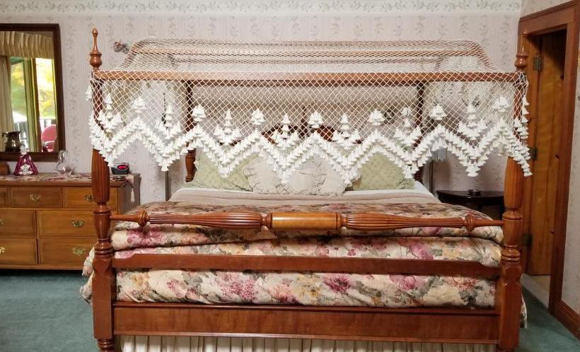 مبيت وإفطار Whisperin' Pines Chalet