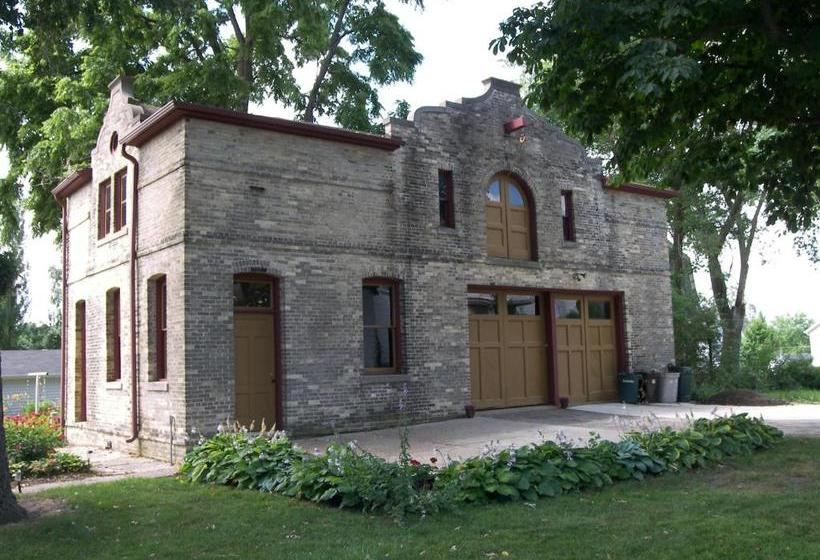 Jesse Stone House B & B