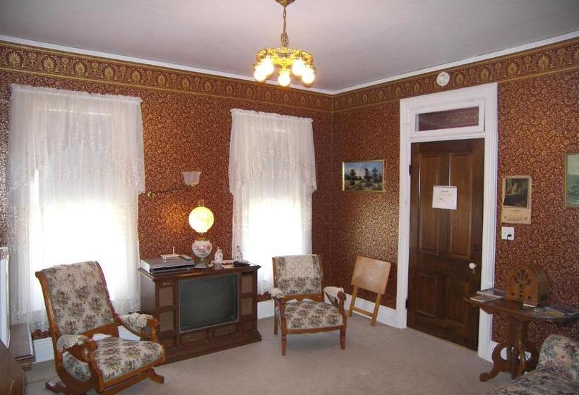 Jesse Stone House B & B