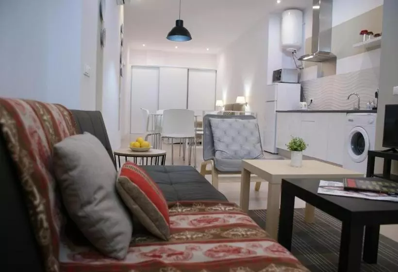 Apartamentos La Estación M&s