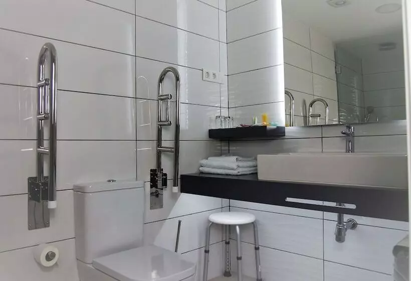 ペンション Four Rooms