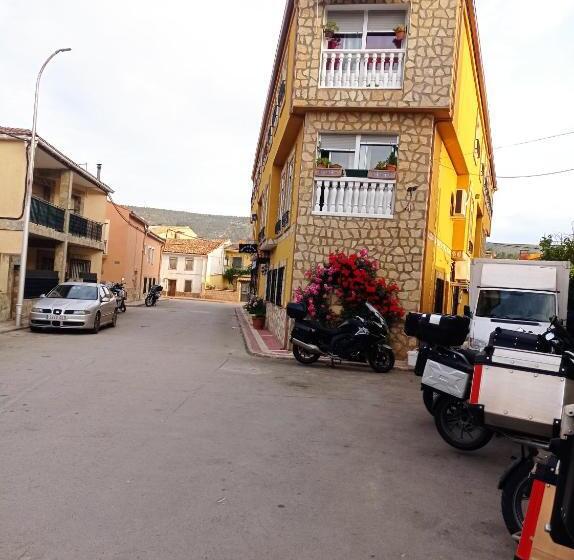 펜션 Hostal Cañamares