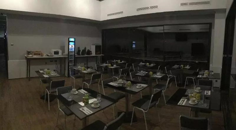 هتل H La Cabana