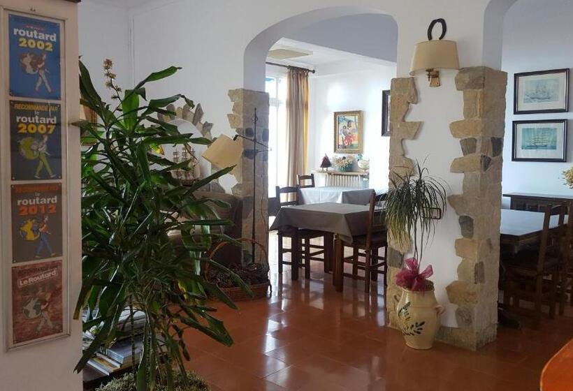 هتل Hostal Sa Barraca   Adults Only