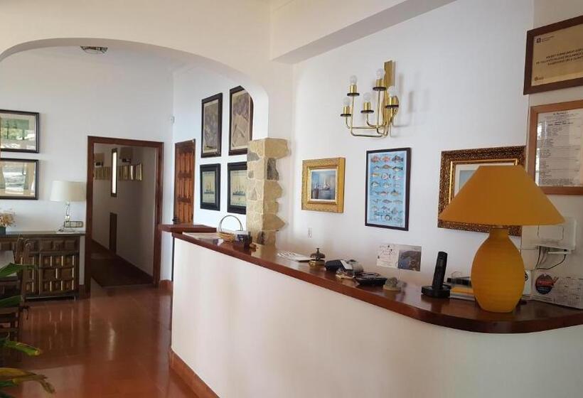 هتل Hostal Sa Barraca   Adults Only