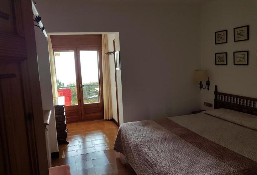 هتل Hostal Sa Barraca   Adults Only