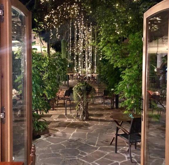 Пансион Hostal La Guineu