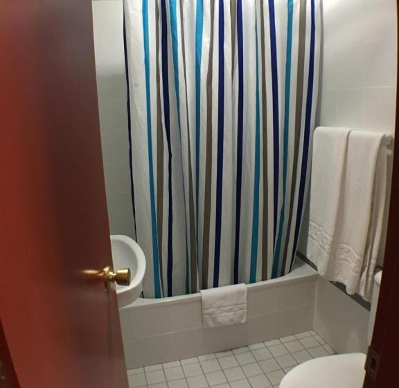 פנסיון Hostal Ec Leon