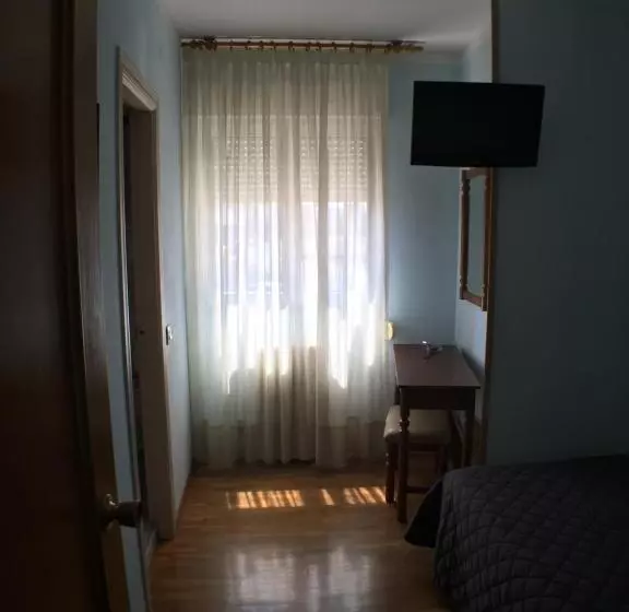 Pensión Hostal Ec Leon