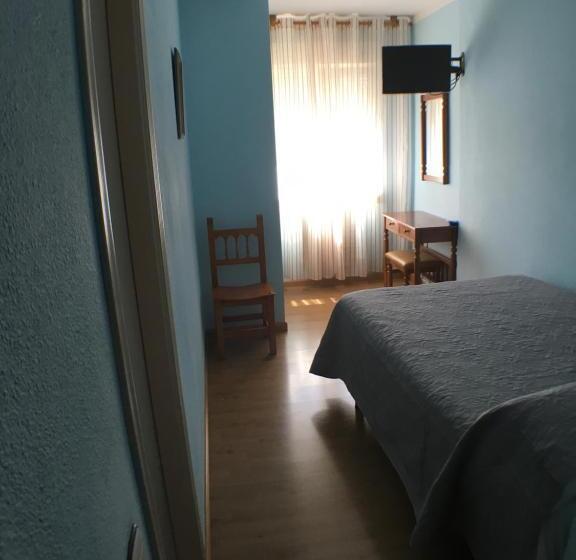 פנסיון Hostal Ec Leon