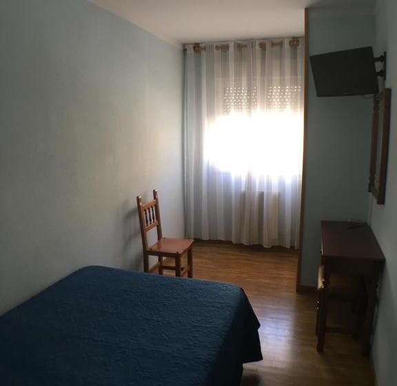 פנסיון Hostal Ec Leon