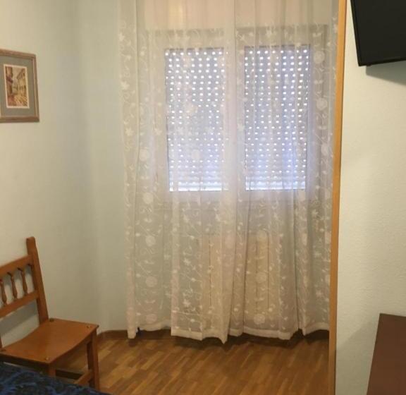 פנסיון Hostal Ec Leon