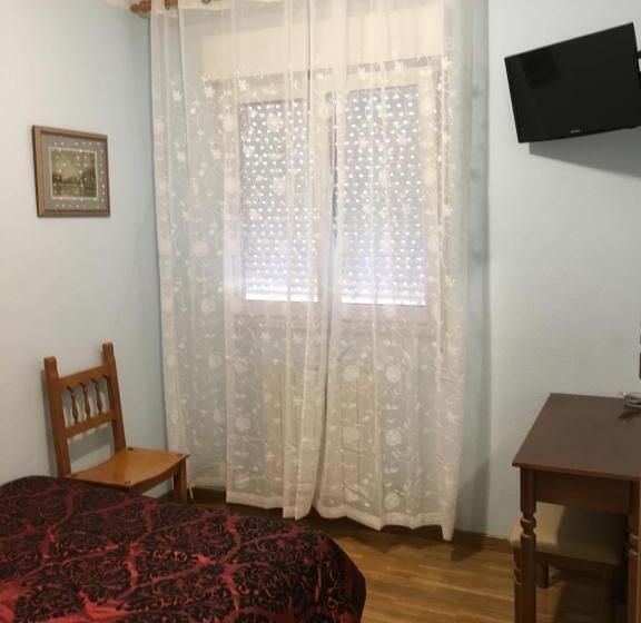 פנסיון Hostal Ec Leon