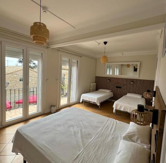 펜션 Hostal Restaurant Casa Comaulis