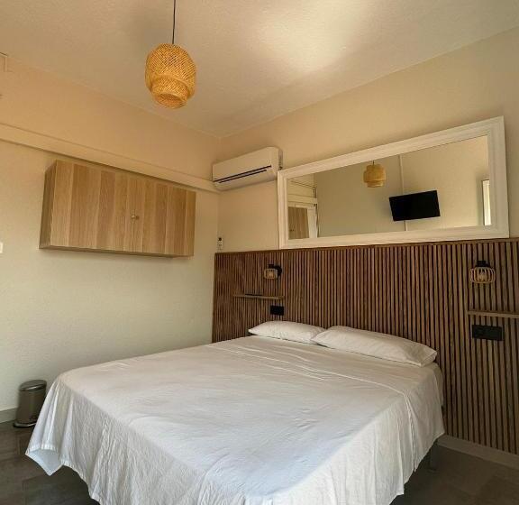 펜션 Hostal Restaurant Casa Comaulis