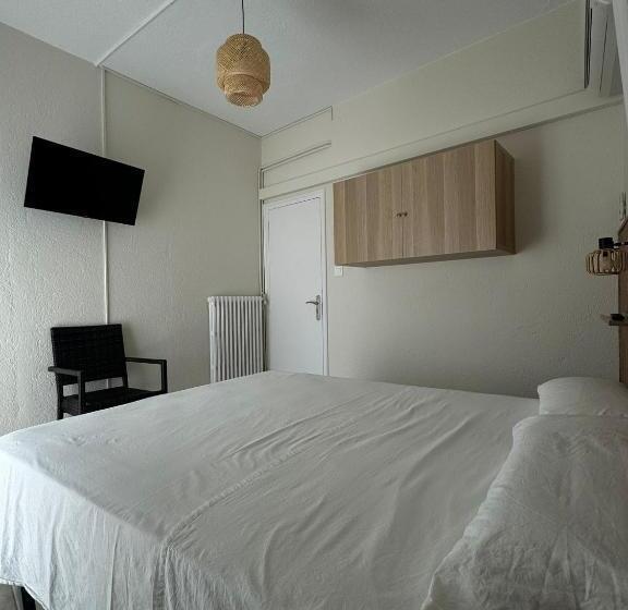 펜션 Hostal Restaurant Casa Comaulis