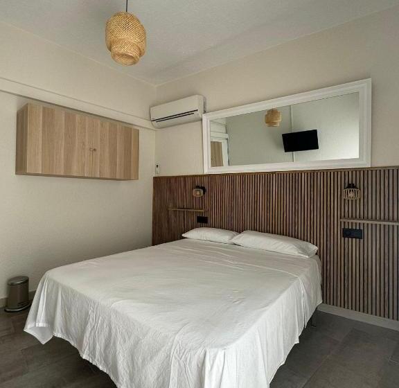 펜션 Hostal Restaurant Casa Comaulis