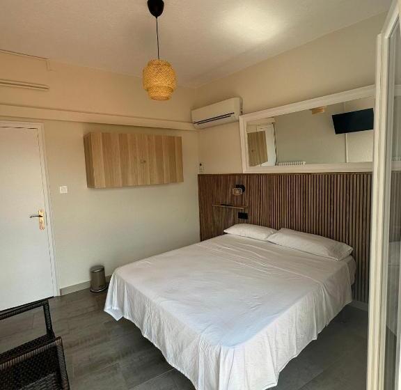 펜션 Hostal Restaurant Casa Comaulis