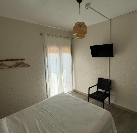 펜션 Hostal Restaurant Casa Comaulis