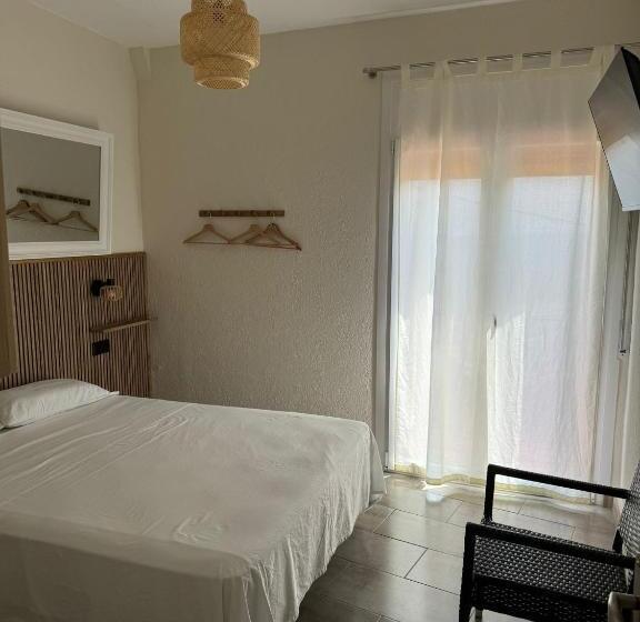 펜션 Hostal Restaurant Casa Comaulis