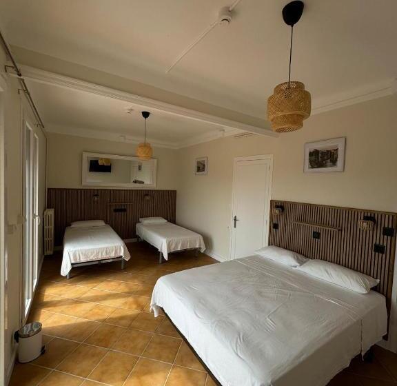 펜션 Hostal Restaurant Casa Comaulis