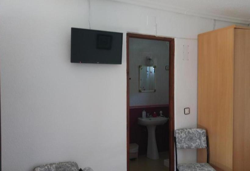 بنسيون Casa Exposito