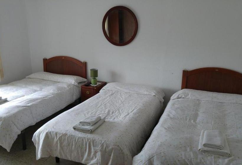 بنسيون Casa Exposito