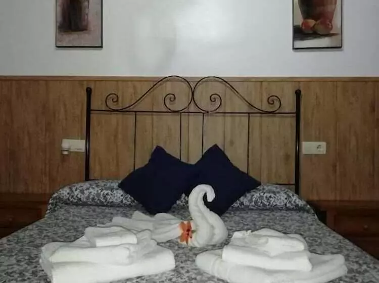پانسیون Hostal Breñaverde
