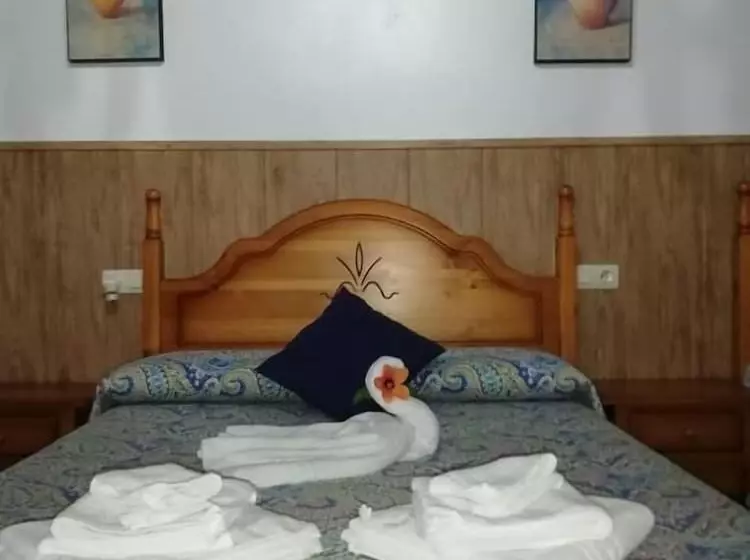 پانسیون Hostal Breñaverde