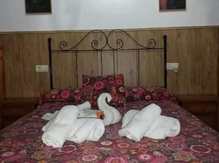 پانسیون Hostal Breñaverde