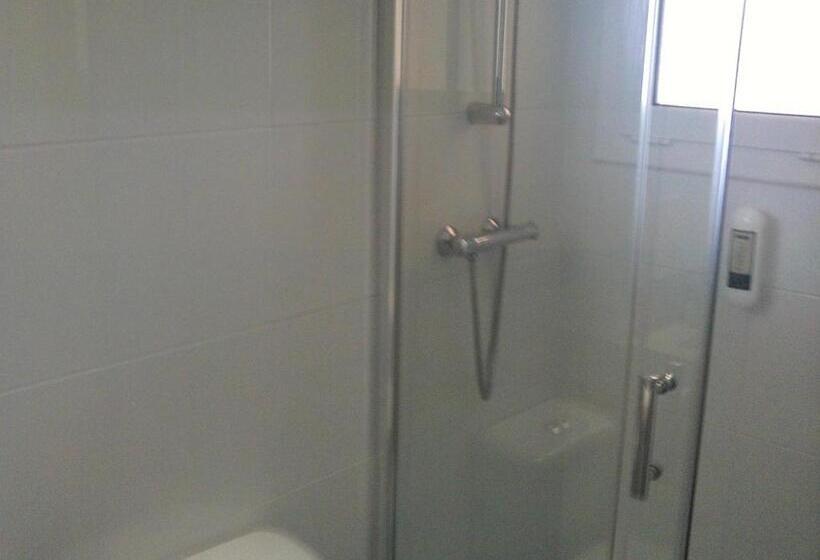 پانسیون Hostal Cubelles