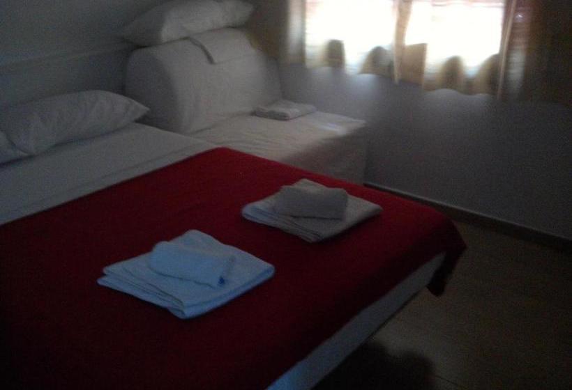 پانسیون Hostal Cubelles