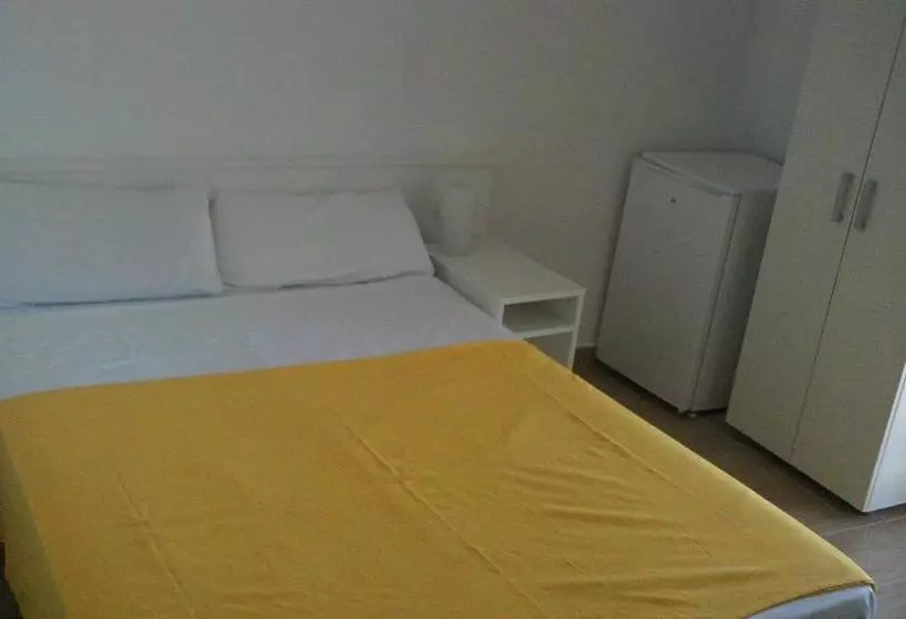 Majatalo Hostal Cubelles