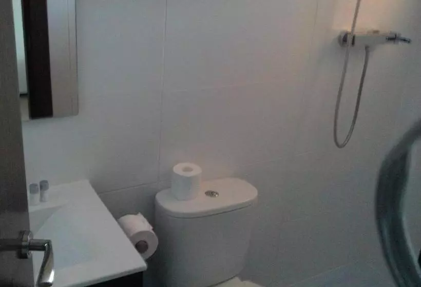 Majatalo Hostal Cubelles