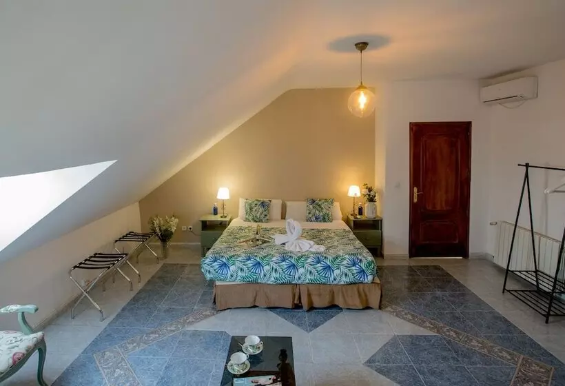 پانسیون Hostal Escala Suites