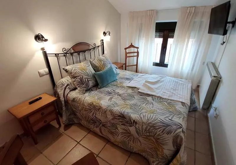 پانسیون Royuela Hostal