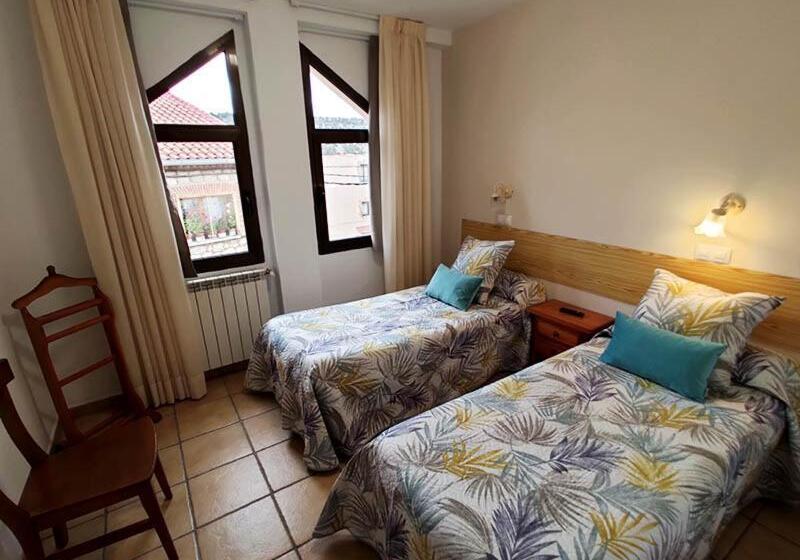 פנסיון Royuela Hostal