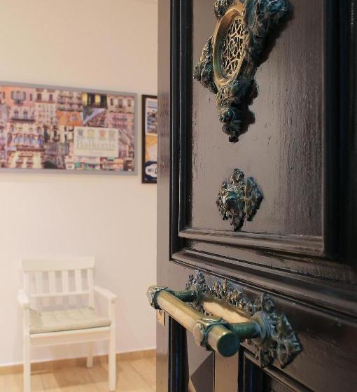 پانسیون Hostal Balkonis