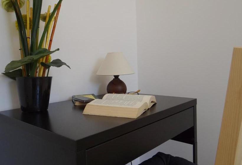 پانسیون Hostal Balkonis