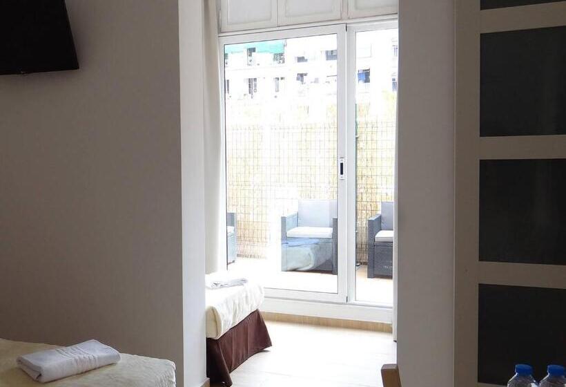 پانسیون Hostal Balkonis