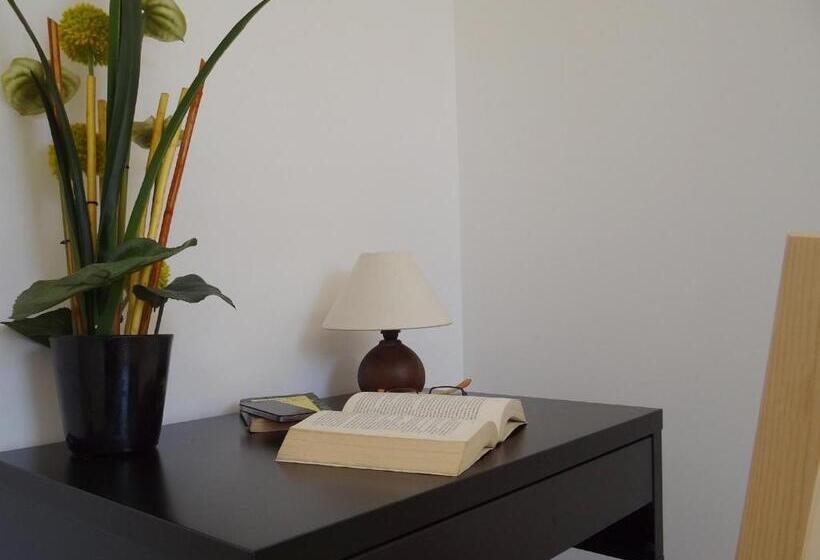 پانسیون Hostal Balkonis