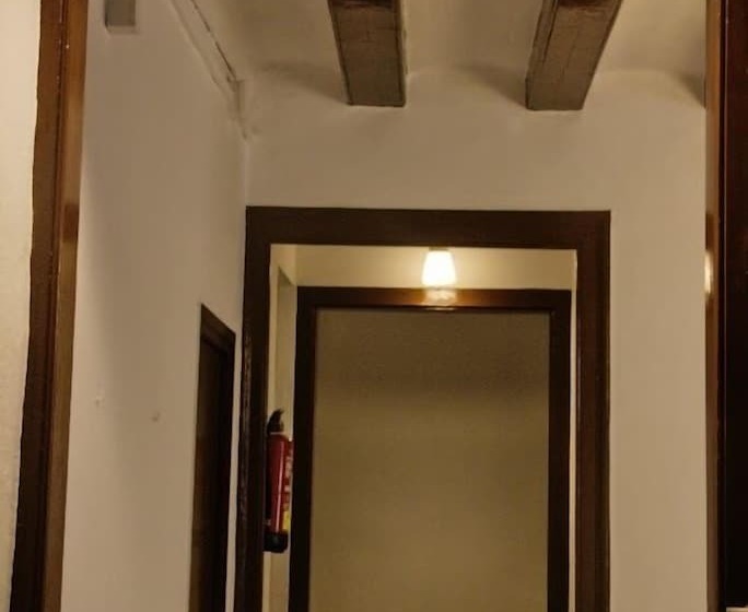 پانسیون Hostal Dragonflybcn