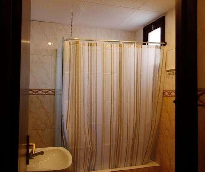 پانسیون Hostal Dragonflybcn