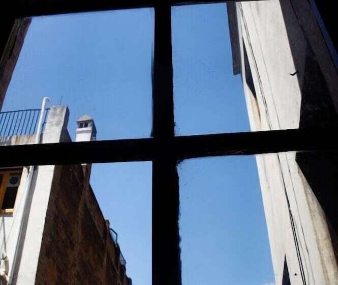 پانسیون Hostal Dragonflybcn