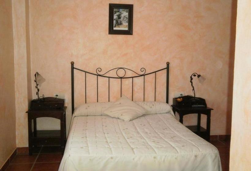 بنسيون Hostal El Olmo