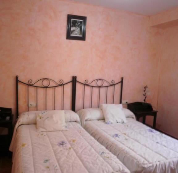 بنسيون Hostal El Olmo