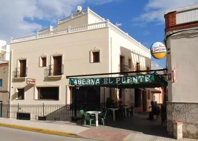 ペンション Hostal El Puente