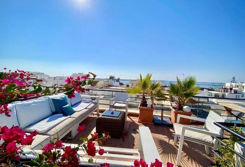 Majatalo Zenit Olhao Bed & Breakfast