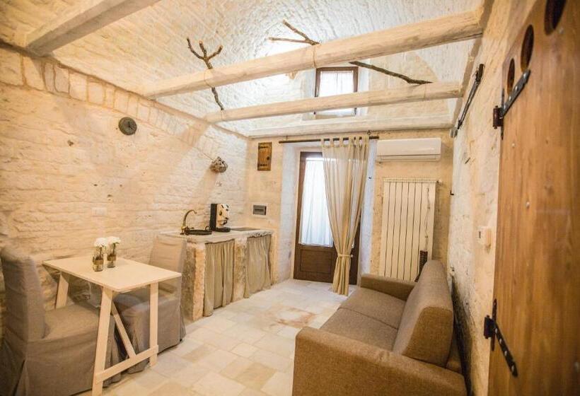 تختخواب و صبحانه Trulli Antichi Mestieri   Widespread Trulli In The Historic Center