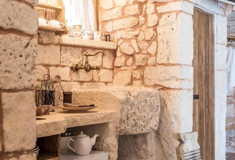 تختخواب و صبحانه Trulli Antichi Mestieri   Widespread Trulli In The Historic Center